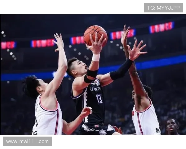 成都篮球队进攻策略分析与得失评估探讨